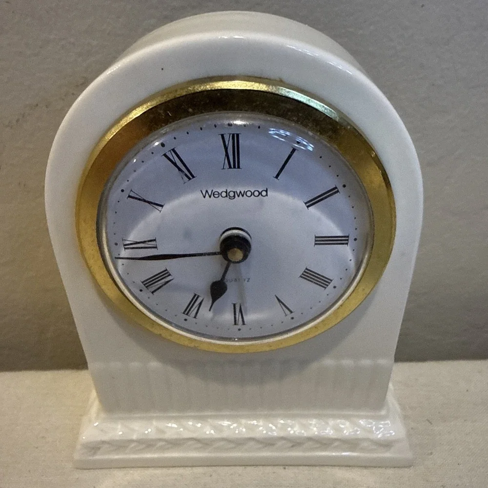 Wedgwood Edme Bone China Dome Clock Etruria Barlaston Porcelain Vintage Beige